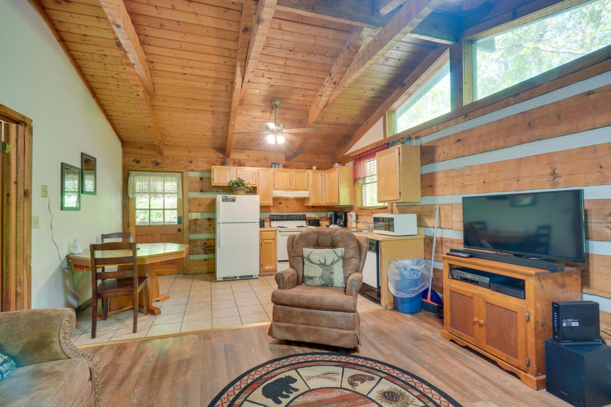 Gatlinburg Cabin With Hot Tub About 6 Mi To Downtown! Exterior photo